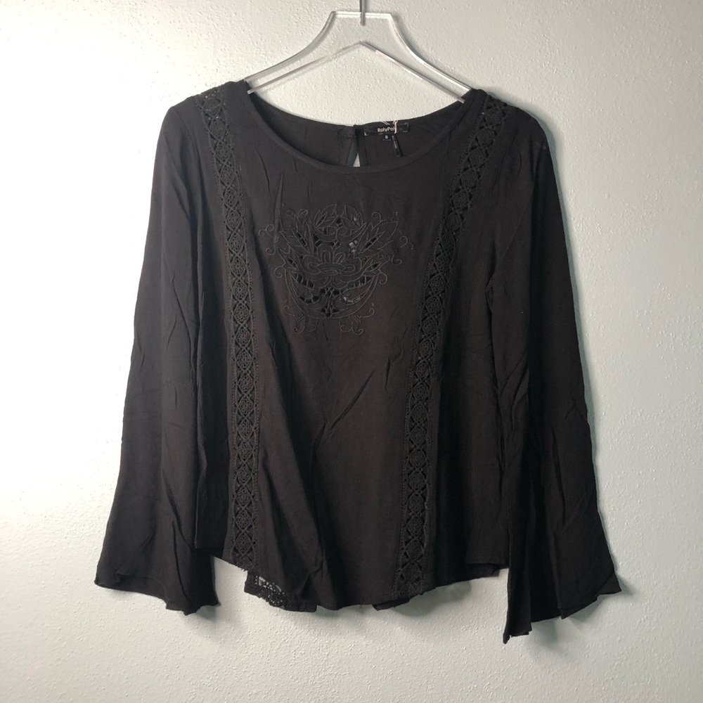 🌸 Boutique | black cut out top with bell sleeves
